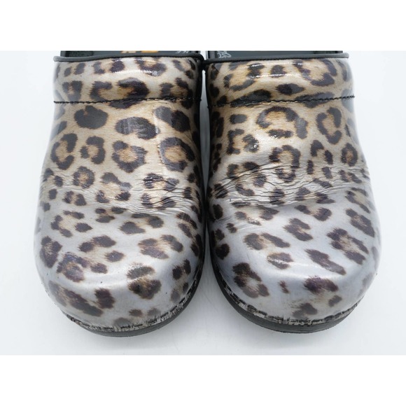 Dansko XP Clogs Womens 8 Leopard Print Patent Leather Slip On Professional Shoes - Picture 6 of 13